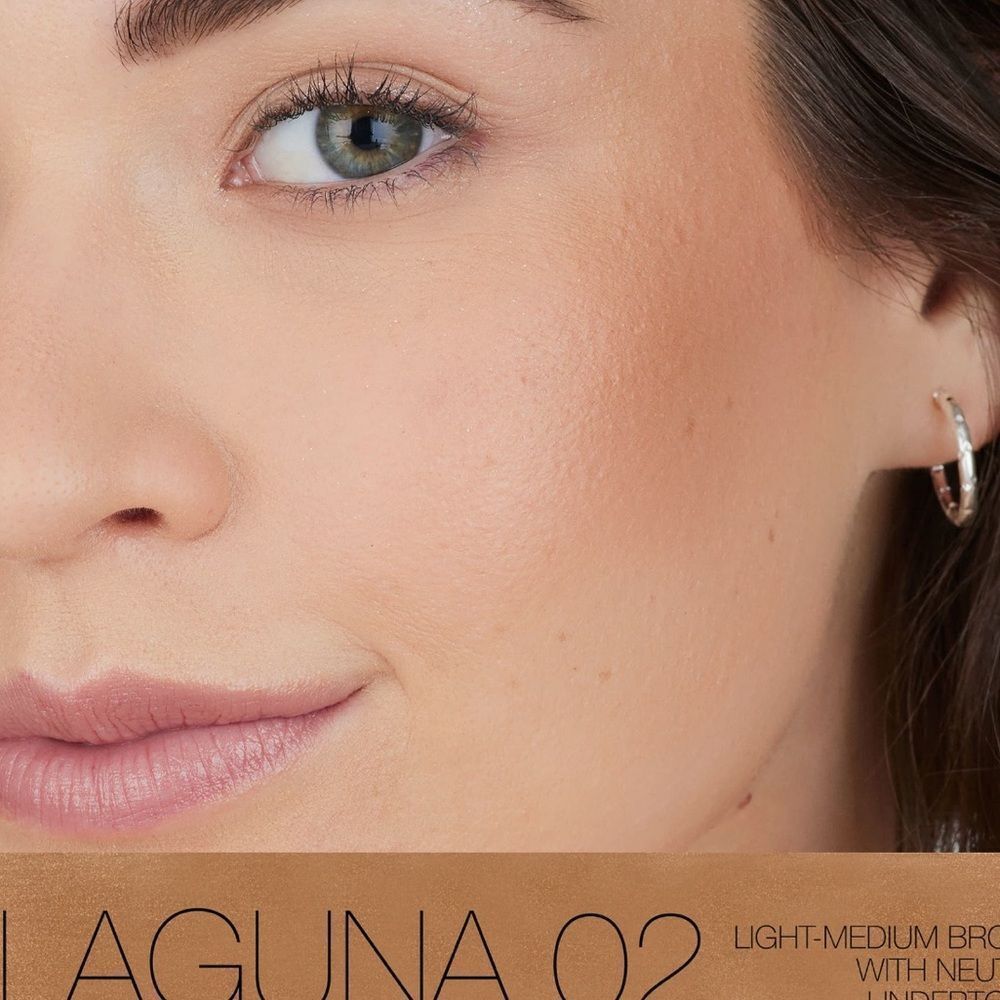 NARS
Laguna Bronzing Powder - Picture 2 of 5
